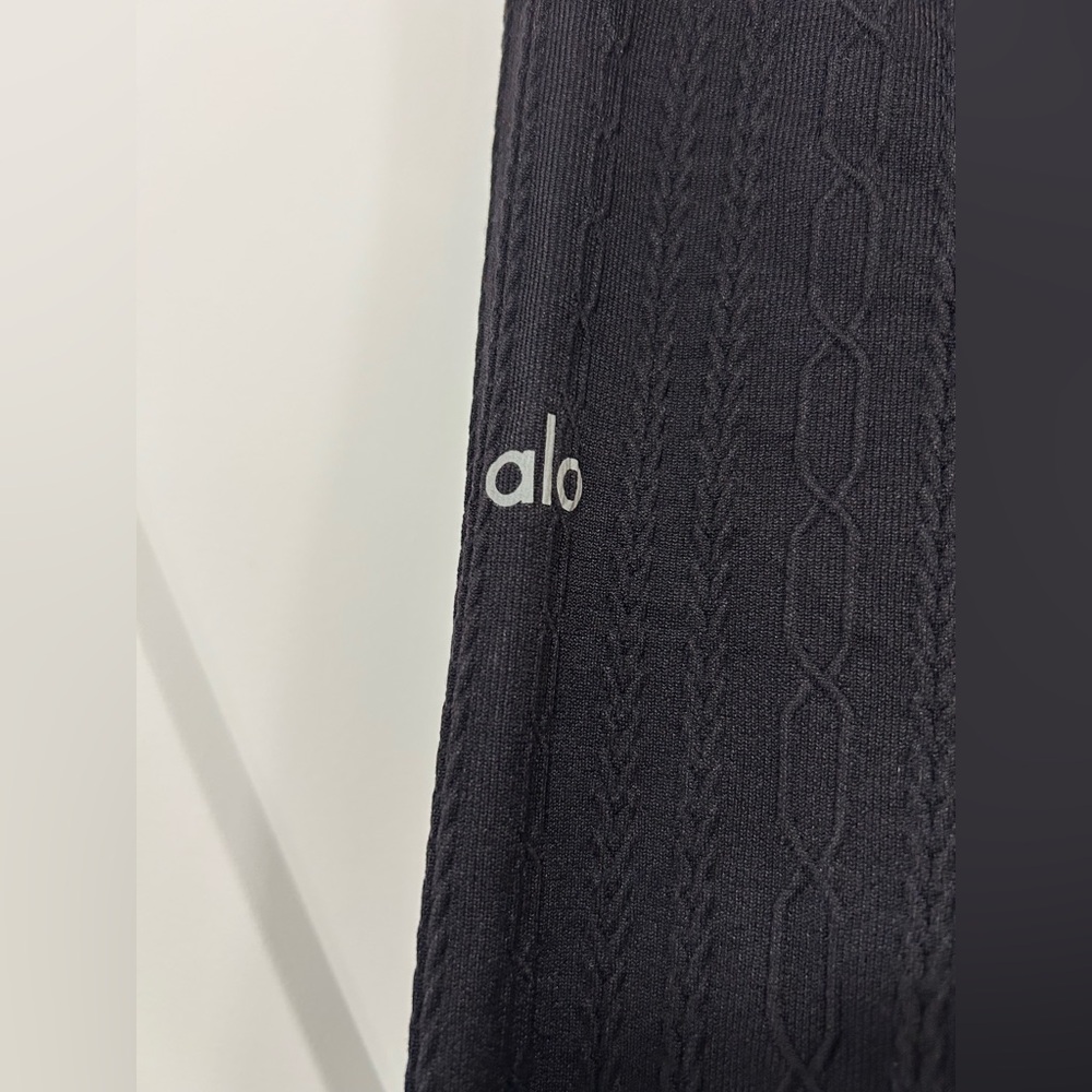 ALO Cable Knit Zip-Up in black XS - Picture 4 of 8